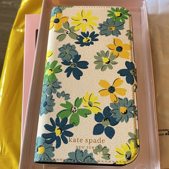 Used a handful of times Kate Spade 13 Promax Phone case - Picture 5 of 5